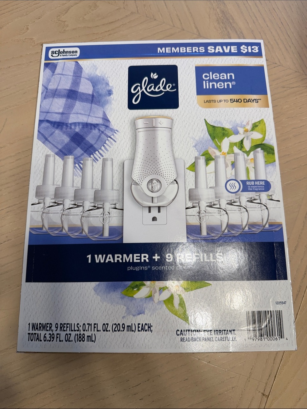 Glade Clean Linen Plug-In Warmer and 9 Refills - White and Blue Accents